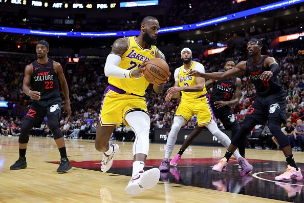 MIAMI, FLORIDA - NOVEMBER 06: LeBron James #23 of the Los Angeles Lakers drives to the basket against the Miami Heat during the first quarter of the game at Kaseya Center on November 06, 2023 in Miami, Florida. NOTE TO USER: User expressly acknowledges and agrees that, by downloading and or using this photograph, User is consenting to the terms and conditions of the Getty Images License Agreement. (Photo by Megan Briggs/Getty Images)