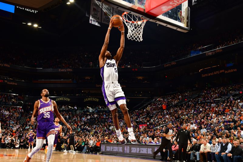 PHOENIX, AZ - FEBRUARY 13: De'Aaron Fox #5 of the Sacramento Kings drives to the basket during the game against the Phoenix Suns on February 13, 2024 at Footprint Center in Phoenix, Arizona. NOTE TO USER: User expressly acknowledges and agrees that, by downloading and or using this photograph, user is consenting to the terms and conditions of the Getty Images License Agreement. Mandatory Copyright Notice: Copyright 2024 NBAE (Photo by Kate Frese/NBAE via Getty Images)